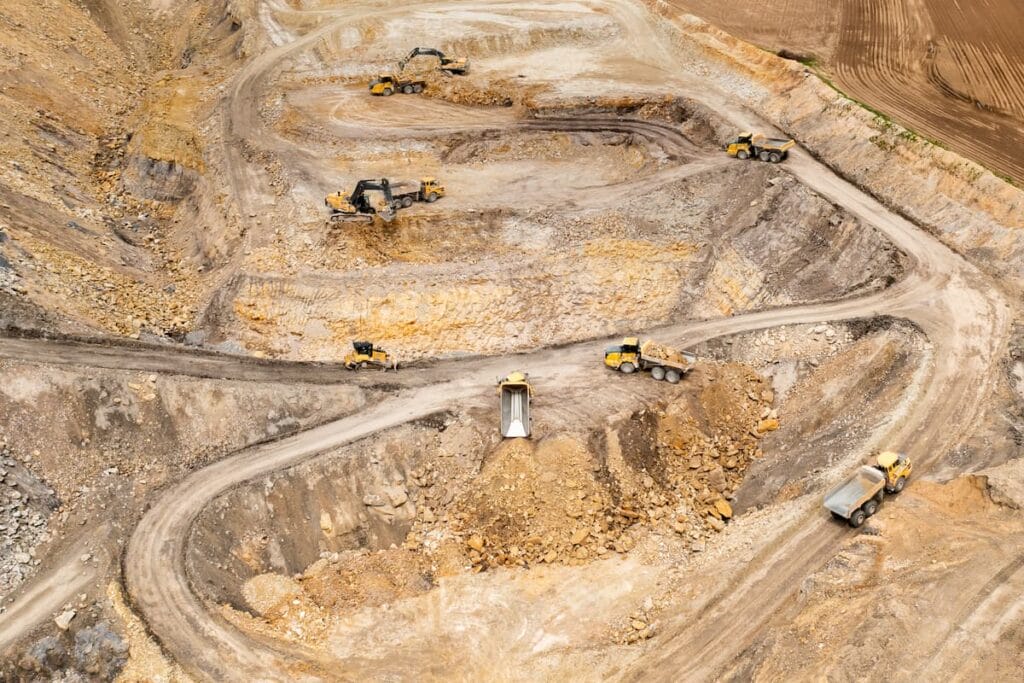 Applications des broyeurs ARJA dans l'industrie : mines, carrières, recyclage et construction 1 mineria gran escala Applications des broyeurs ARJA dans l'industrie : mines, carrières, recyclage et construction